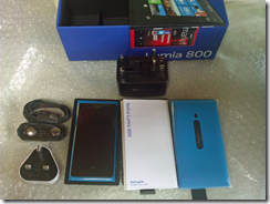 Nokia_Lumia_800_UnBOX2